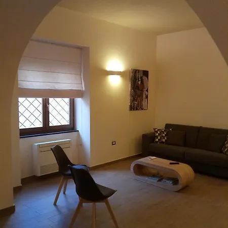 Monolocale Zona Διαμέρισμα *